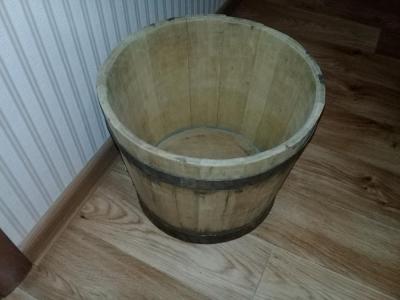 Кадушка деревянная из лиственницы для засолки капусты , помидор ( можно для посадки цветов , лимона)  на 25 литров .Цена 550 сом. т 0551 57 73 82.