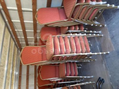 На прокат столы, стулья, чехлы, скатерти.