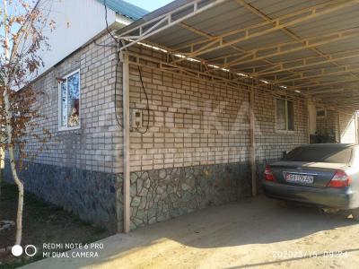 Продаю дом 5-ком. 140кв. м., этаж-1, 5.1-сот., стена кирпич, Новопавловка ж/м Алтын Ордо, не далеко от трассы.