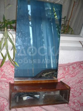 Зеркало с деревянной полочкой б/У