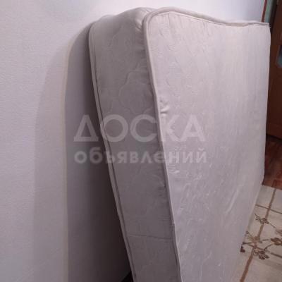 Продаю двуспальный пружинный матрас б/у