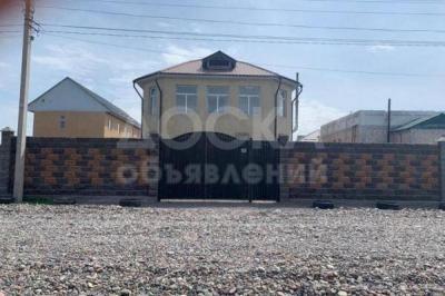 Продаю дом 8-ком. 190кв. м., этаж-2, 4-сот., стена кирпич, ж/м Биримдик Кут..