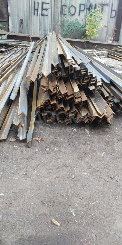 Уголок с небольшими сколами