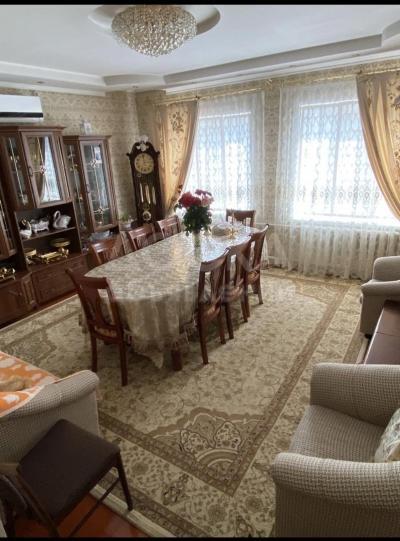 Продаю дом 5-ком. 100кв. м., этаж-1, 11-сот., стена кирпич, с. Новопокровка.