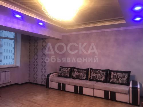 Продаю квартиру 2-ком., 80кв. м., этаж - 4/10, 7 мкр.