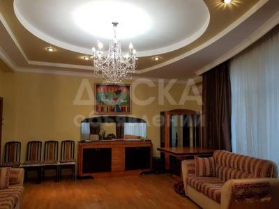 Продаю квартиру 4-ком., 170кв. м., этаж - 3/10, Ю.Магитсраль.