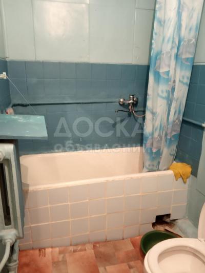 Продаю 1-комнатную квартиру, 30.8кв. м., этаж - 1/4, Ахунбаева/Малдыбаева (маг Космос).