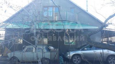 Продаю дом 5-комнатную 165кв. м., этаж-2, 5-сот., стена кирпич, Бишкек.