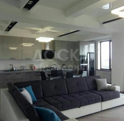 Продаю 3-комнатную квартиру, 144кв. м., этаж - 9/10, Тыныстанова Горького..