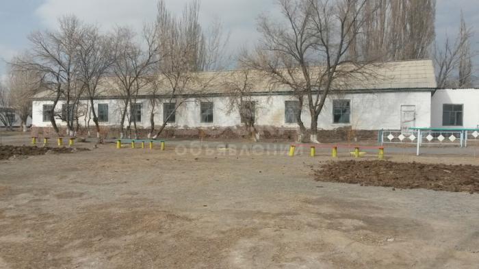 Продаю коммерческую недвижимость здания 1600кв. м., г. Балыкчи. У городского пляжа,