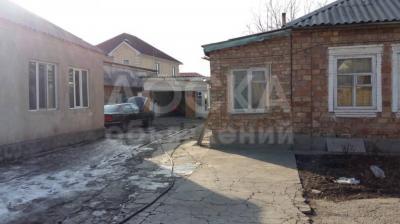 Продаю дом 8-комнатную 120кв. м., этаж-1, 21 -сот., стена кирпич, лице Дооронбека Садырбаева ( бывшее  Баха) дом  199.