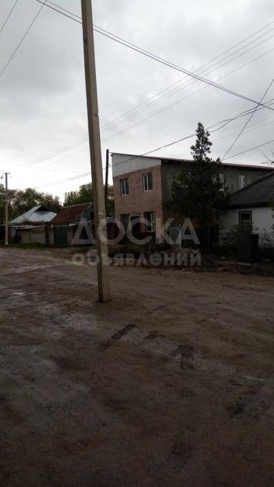 Продаю дом 10-ком. 200кв. м., этаж-2, 4-сот., стена пеноблок, Кутузова 48.