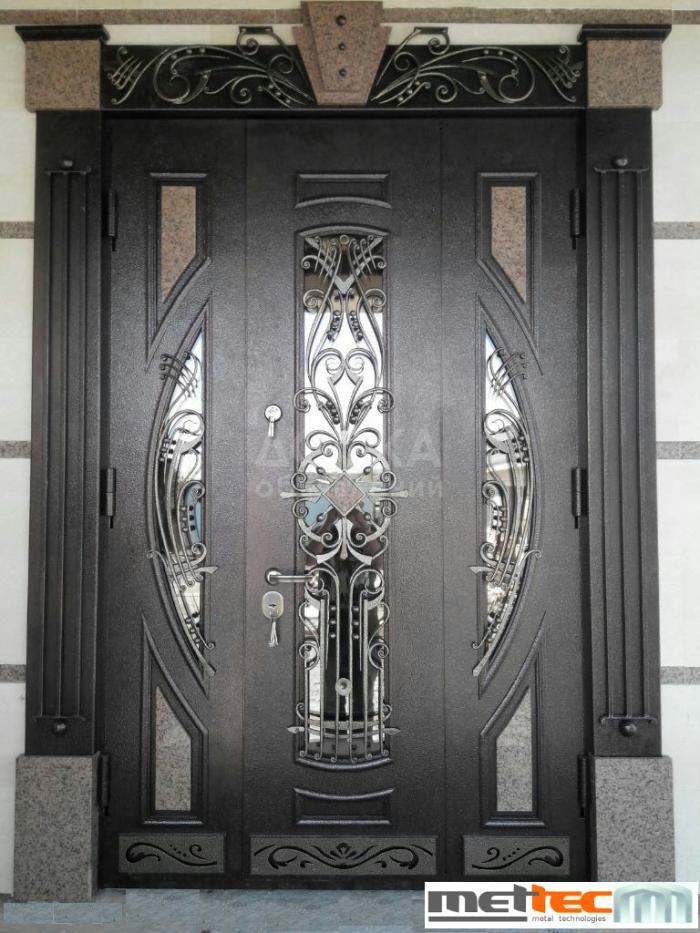 Компания «Mettec» предлагает бронированные двери, решетки, навесы, ворота высшего качества