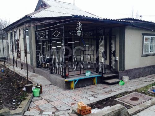 Продаю дом, 5-ком., 106квкв. м., этаж-1, 12-сот., стена кирпич, г. Кара-Балта,