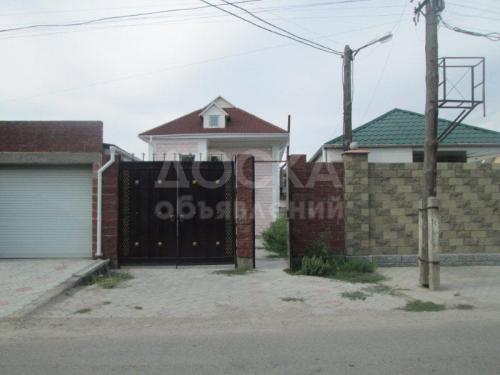 Продаю дом 9-ком., 169кв. м., этаж-2, 4.3-сот., стена кирпич, бишкек.