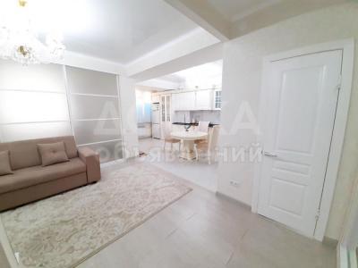 Продаю 1-комнатную квартиру, 56кв. м., этаж - 4/10, Ахунбаева.