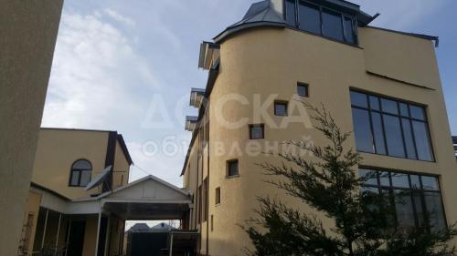 Продаю дом 10-ком., 500кв. м., этаж-2, 10-сот., стена кирпич, Киргизия-1.