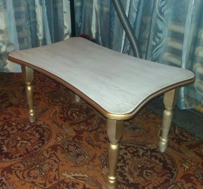 продаю журнальные столики белые с золотой патиной цена от3 до 5 т сом