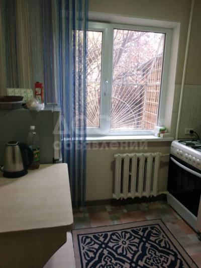 Продаю 1-комнатную квартиру, 32кв. м., этаж - 1/4, 8 мкр.