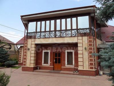 Продаю дом 10-ком. 340кв. м., этаж-2, 12-сот., стена кирпич, Медерова Бектенова.