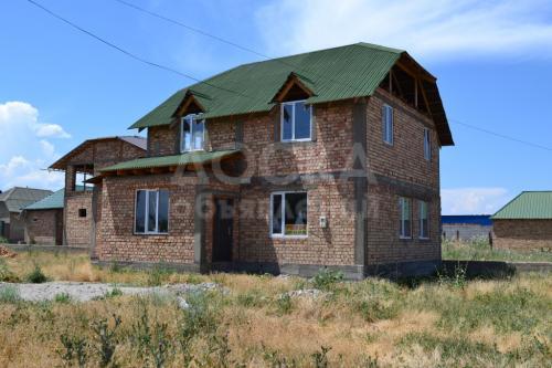 Продаю дом 5-ком., 120кв. м., этаж-2, 5-сот., стена кирпич, в новостройке «Восст» (Военно-Антоновка).