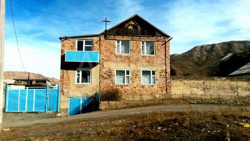 Продаю дом 8-ком., 152кв. м., этаж-2, 8-сот., стена кирпич, ул.Алтын-казык 4.