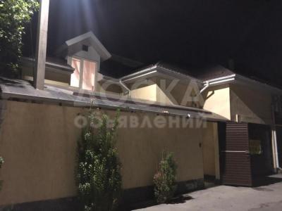 Продаю дом 5-ком. 180кв. м., этаж-2, 3-сот., стена кирпич, Карла-Маркса/Ахунбаева.