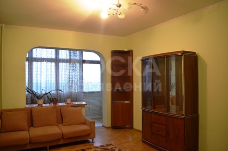 Продаю квартиру 4-ком., 77кв. м., этаж - 8/9, Восток 5.