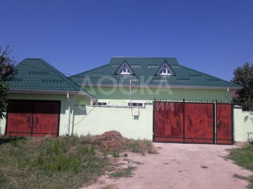 Продаю дом 5-ком., 147кв. м., этаж-1, 8-сот., стена кирпич, Арча-Бешик.