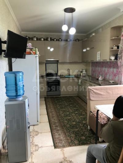 Продаю дом 9-ком. 330кв. м., этаж-3, 8-сот., стена кирпич, с. Кок-Жар.