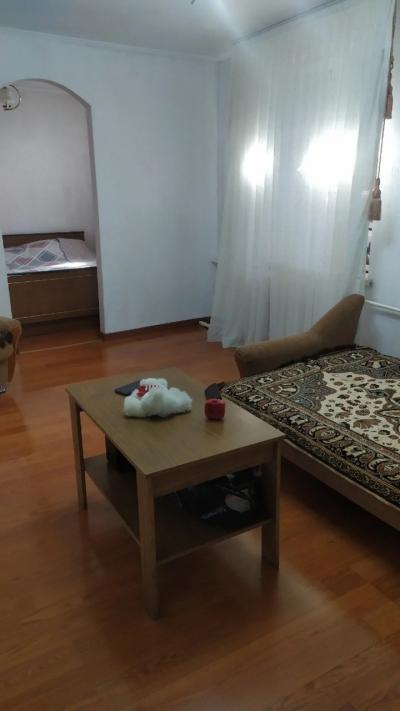 Дом добротный, уютный, 2 этажа по улице Т. Айтматова, район Аламединского рынка, за спортивным комплексом "Стронг"