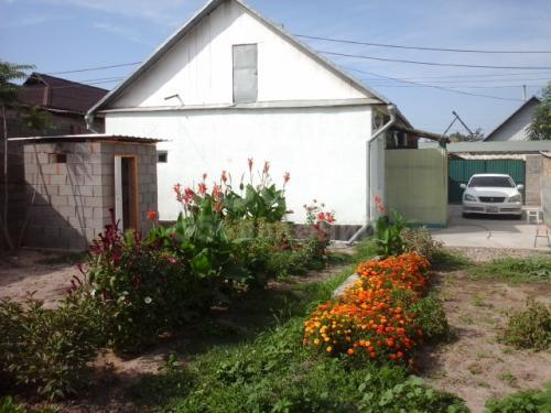 Продаю дом 4-ком., 71кв. м., этаж-1, 3.5-сот., стена саман, ул.Т.Айтматова пер.Феодосейский..