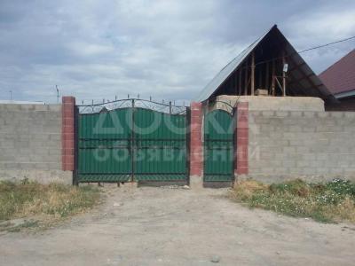 Продаю дом 2-ком., 38кв. м., этаж-1, 5-сот., стена саман, ж/м Ак-Ордо, конечная №106 маршрутки.