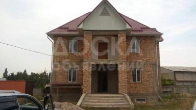 Продаю дом 6-ком., 300кв. м., этаж-3, 9-сот., стена кирпич, Ак-Орго.