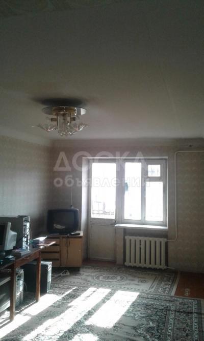 Продаю квартиру 2-ком., 49кв. м., этаж - 5/5, ул. Байтик-баатыра 1Б.