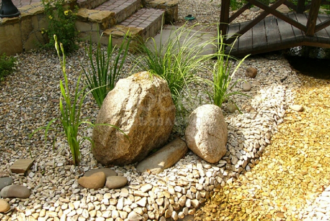 Камень для ландшафтных работ из Карелии.