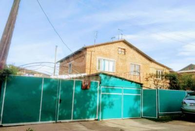 Продаю дом 1-комнатную 1кв. м., этаж-2, 6-сот., стена кирпич, Гроздь.