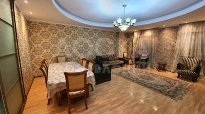 Продаю 3-комнатную квартиру, 113кв. м., этаж - 2/8, Цирк ЗАГС.