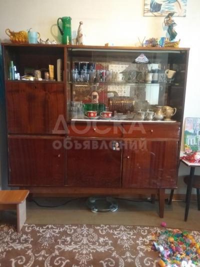Продаю сервант советский прошу 1500 торг на месте уместен