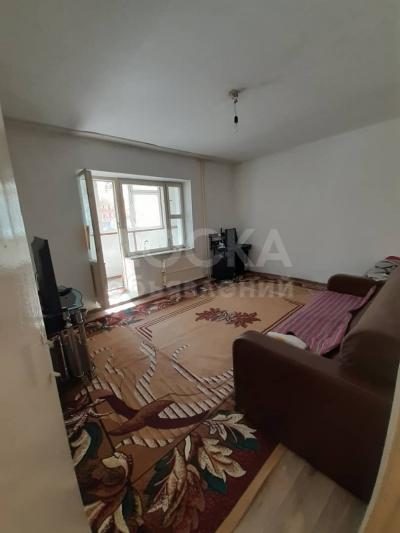 Продаю 1-комнатную квартиру, 40кв. м., этаж - 1/5, 10мкр.