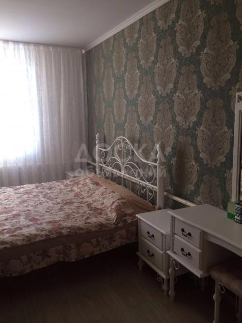 Продаю дом 1-ком., 1кв. м., этаж-1, 4-сот., стена кирпич, ул. Ахунбаева/Чапаева.