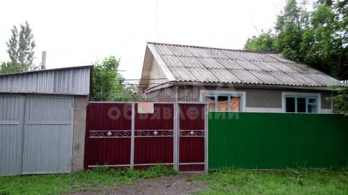 Продаю дом 5-ком., 70кв. м., этаж-1, 9-сот., стена кирпич, г. Кара- Балта , ул. Панфилова, 61.