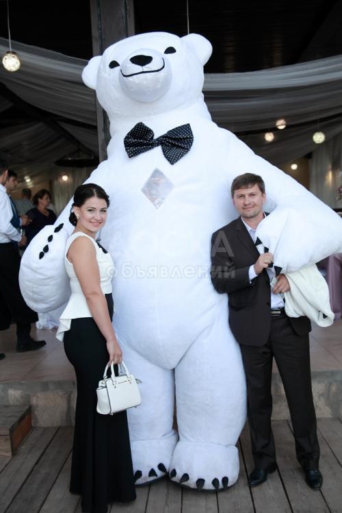 Шоу трехметрового белого Аэромедведя .