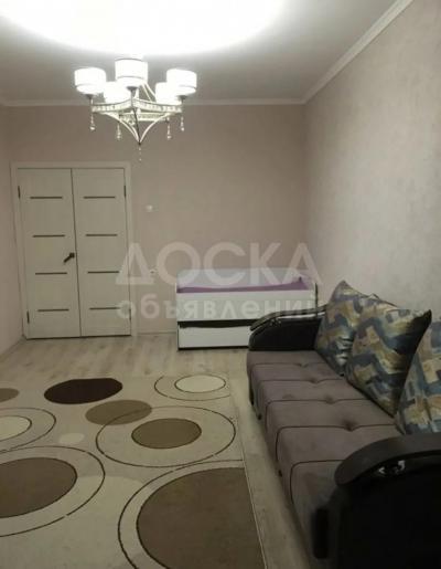 Продаю 1-комнатную квартиру, 45кв. м., этаж - 8/9, мкр Улан-2, по ул.7 апреля