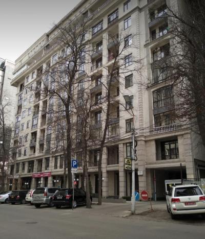 Продаю 5-комнатную квартиру, 398кв. м., этаж - 10/10, Раззакова/Боконбаева.