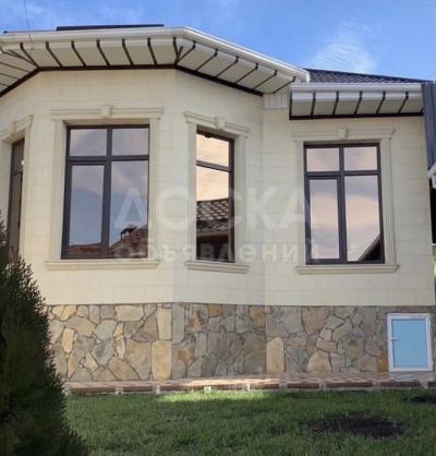 Продаю дом 4-ком. 190кв. м., этаж-1, 4,6-сот., стена кирпич, ул. Чортекова/Куюкова (ж/м Арча-Бешик).