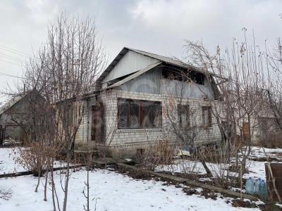 Продаю дом 3-ком. 110кв. м., этаж-3, 6-сот., стена кирпич, село Кунтуу.