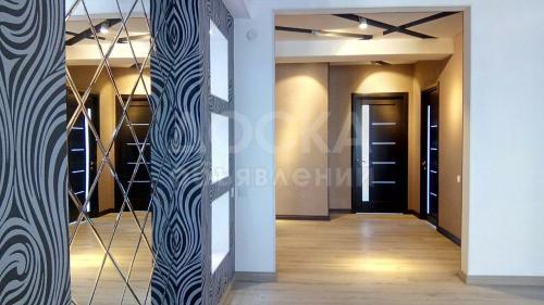 Продаю квартиру 3-ком., 94кв. м., этаж - 3/10, 7мкр.