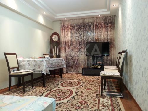 Продаю квартиру 3-ком., 65кв. м., этаж - 2/5, К.Акиева /Токтогула.