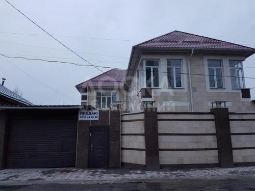 Продаю дом 8-ком., 300кв. м., этаж-3, 5-сот., стена кирпич, Медерова / Ж. Пудовкина.